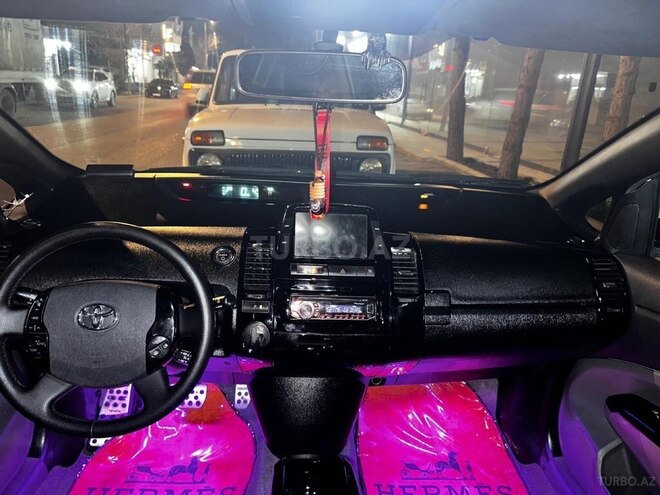 Toyota Prius-12