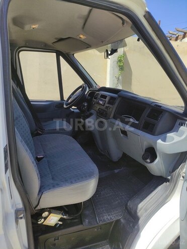 Ford Transit-8