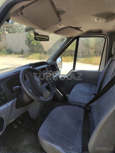 Ford Transit-4