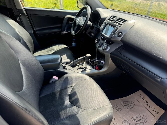 Toyota RAV4-11