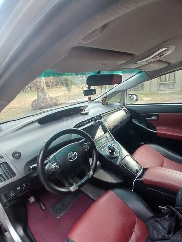 Toyota Prius-7