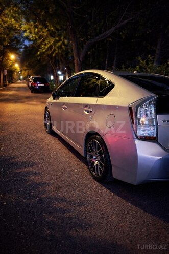 Toyota Prius-8