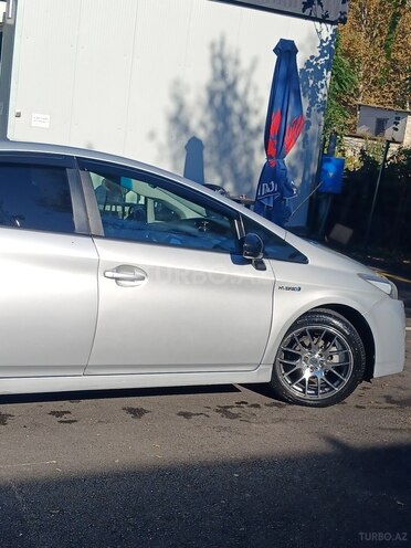 Toyota Prius-5