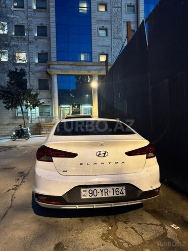 Hyundai Elantra-6