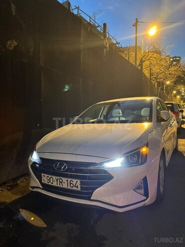 Hyundai Elantra-1