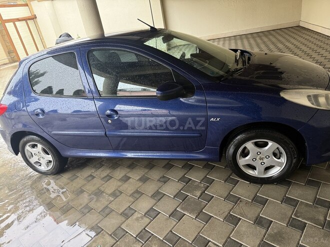 Peugeot 207i-8