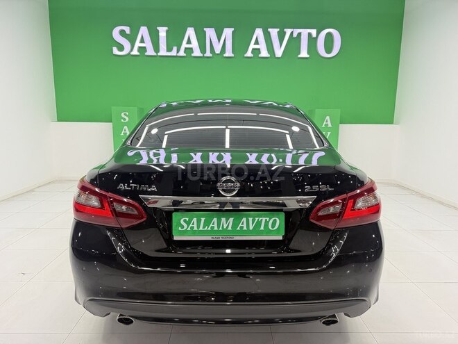 Nissan Altima-5