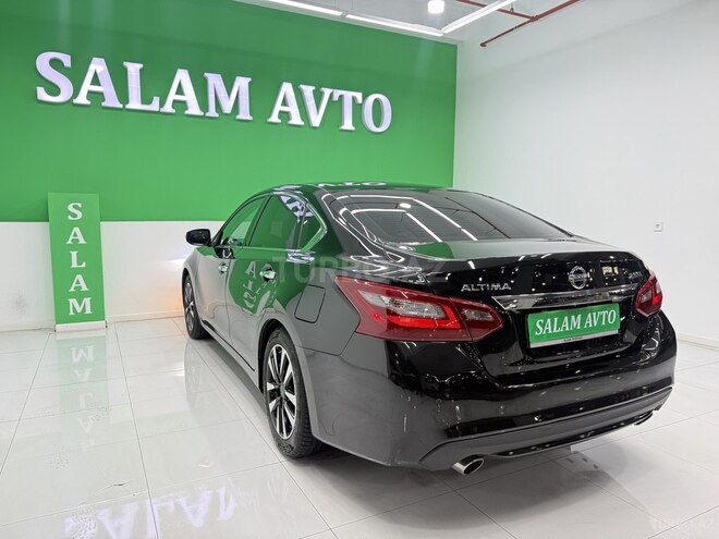 Nissan Altima-4