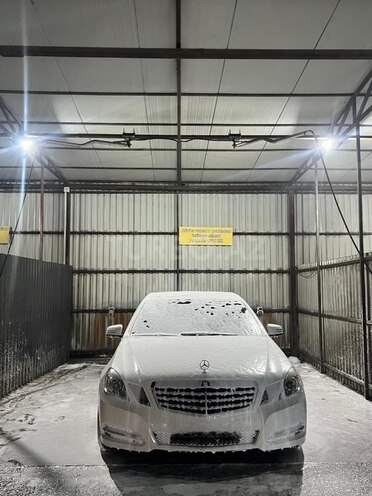 Mercedes E 200-5