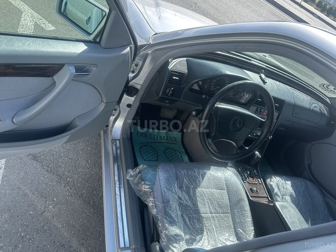 Mercedes C 240-11