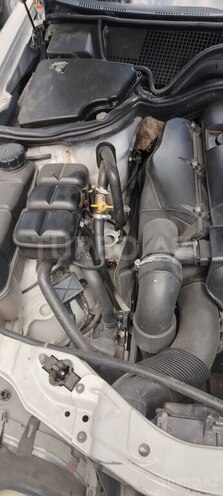 Mercedes E 220-3
