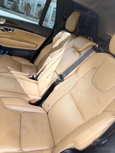 Volvo XC90-18