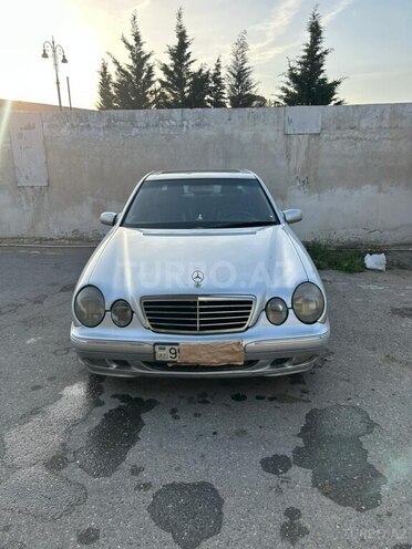 Mercedes E 200-1