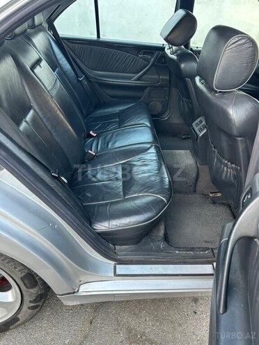 Mercedes E 200-5