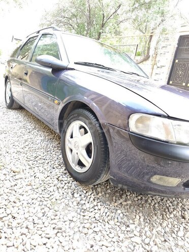 Opel Vectra-4