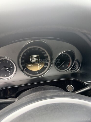 Mercedes E 200-10
