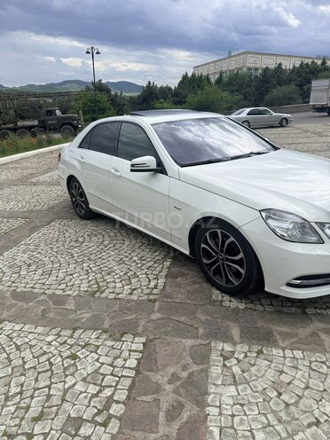 Mercedes E 200-13