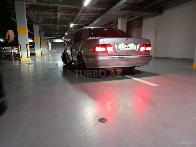Mercedes E 280-11