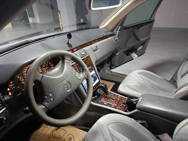 Mercedes E 280-10