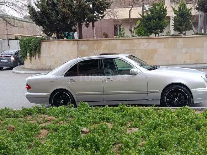 Mercedes E 280-17
