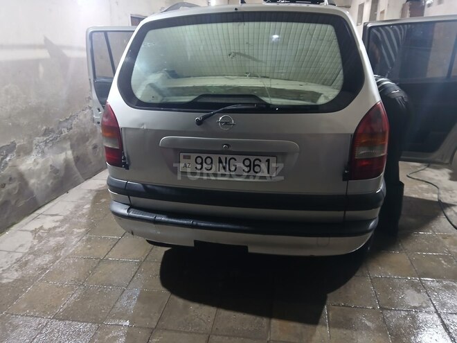 Opel Zafira-4