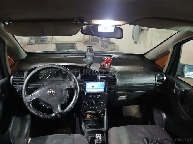 Opel Zafira-11