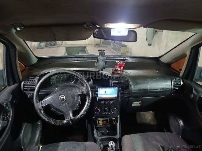 Opel Zafira-10