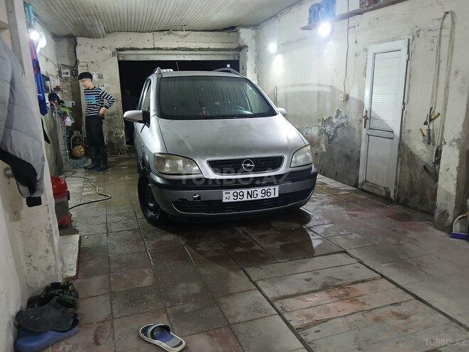 Opel Zafira-13