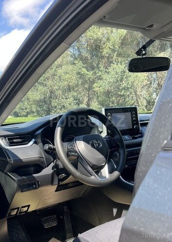 Toyota RAV4-8