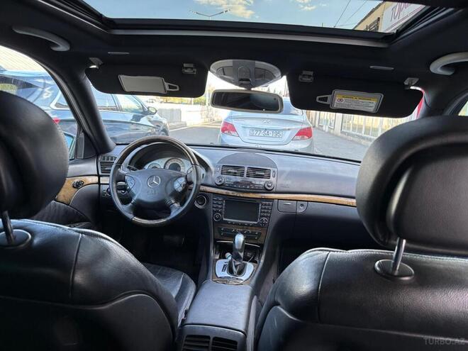 Mercedes E 280-8