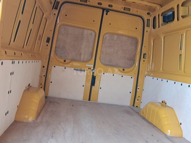 Ford Transit-6