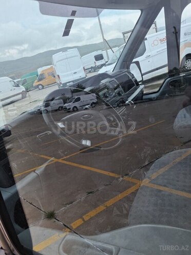 Ford Transit-10