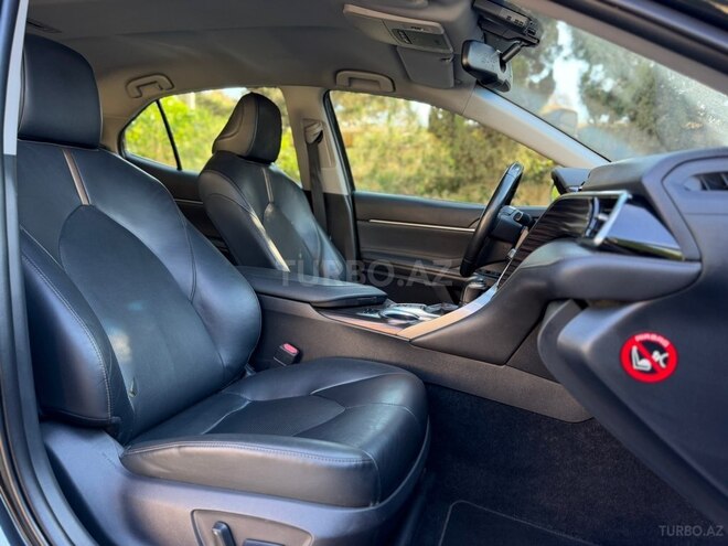 Toyota Camry-15