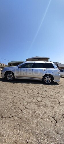 Mitsubishi Airtrek-13