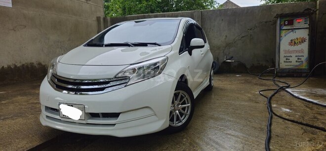 Nissan Note-2