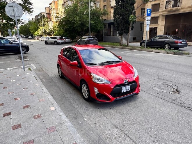 Toyota Prius C-4