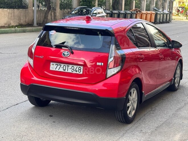 Toyota Prius C-3