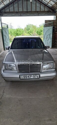Mercedes E 200-1
