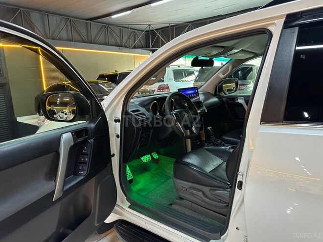 Toyota Land Cruiser Prado-13