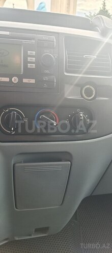 Ford Transit-17