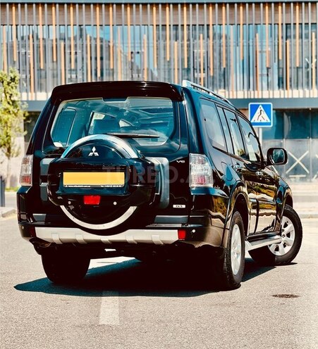 Mitsubishi Pajero-10