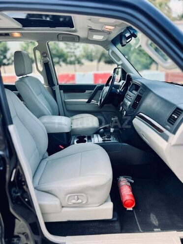 Mitsubishi Pajero-16