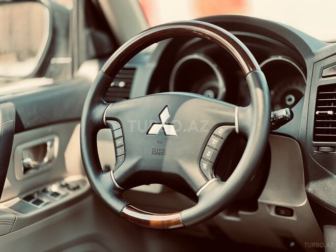 Mitsubishi Pajero-17