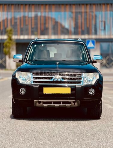 Mitsubishi Pajero-4