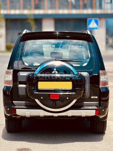 Mitsubishi Pajero-12