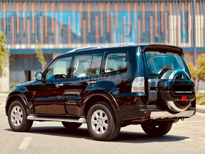 Mitsubishi Pajero-8
