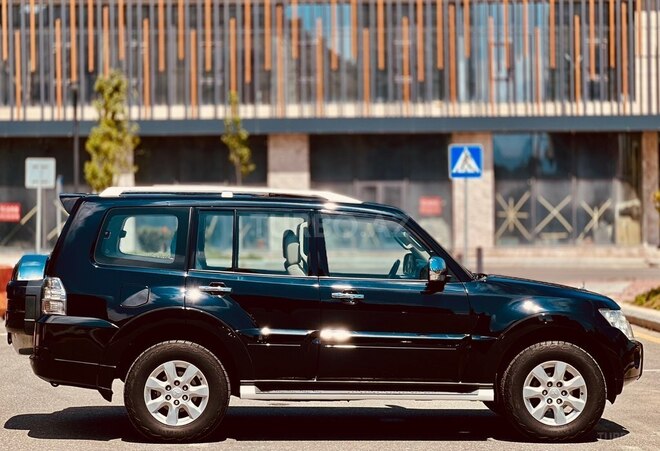 Mitsubishi Pajero-9