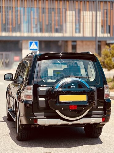 Mitsubishi Pajero-11