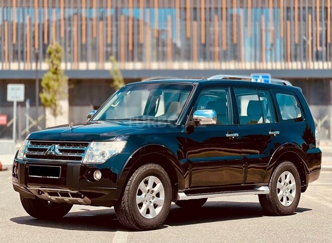 Mitsubishi Pajero-6