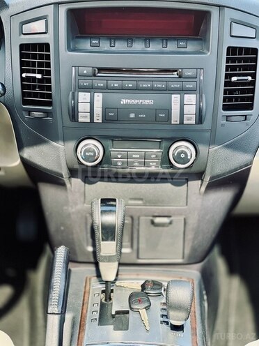 Mitsubishi Pajero-18